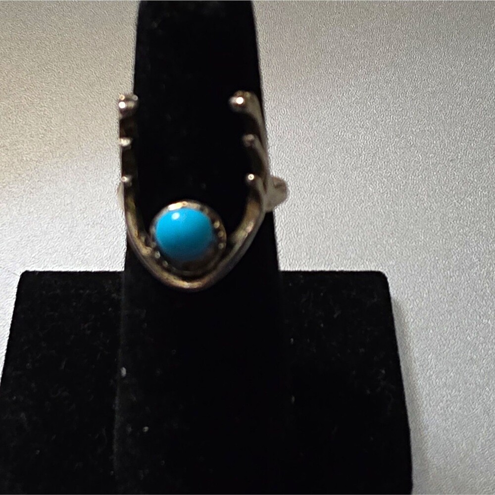 Silver Tone Metal Band Ring Size 6 Bezel Set Blue Cabochon Stone 1 Gem